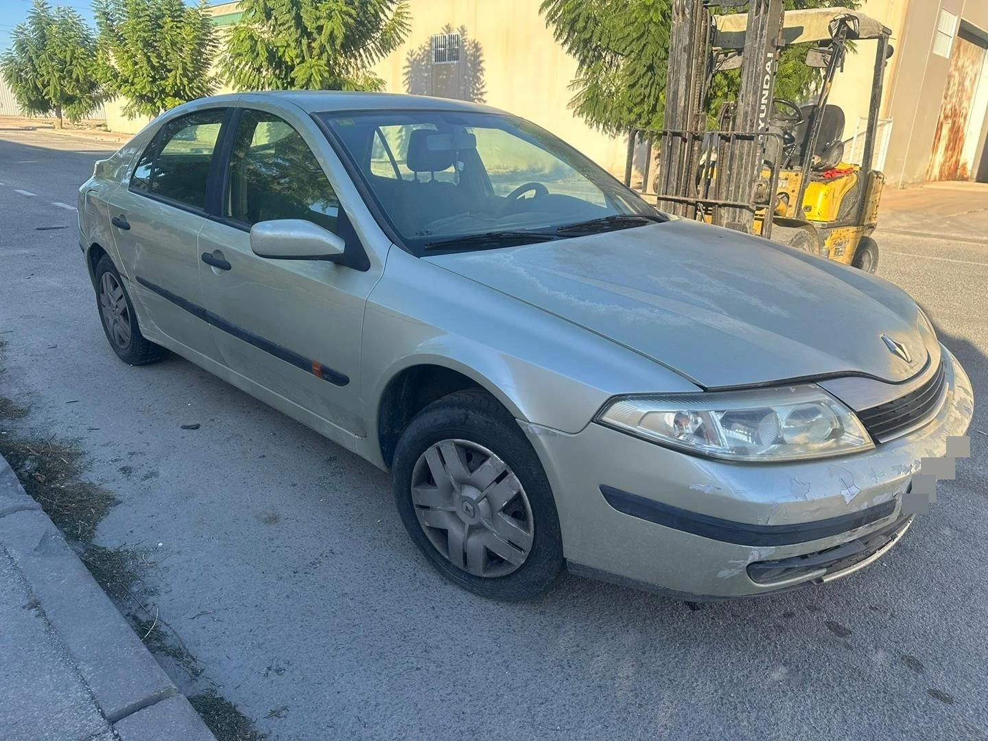 GUARDA-LAMAS FRENTE ESQUERDO RENAULT LAGUNA II