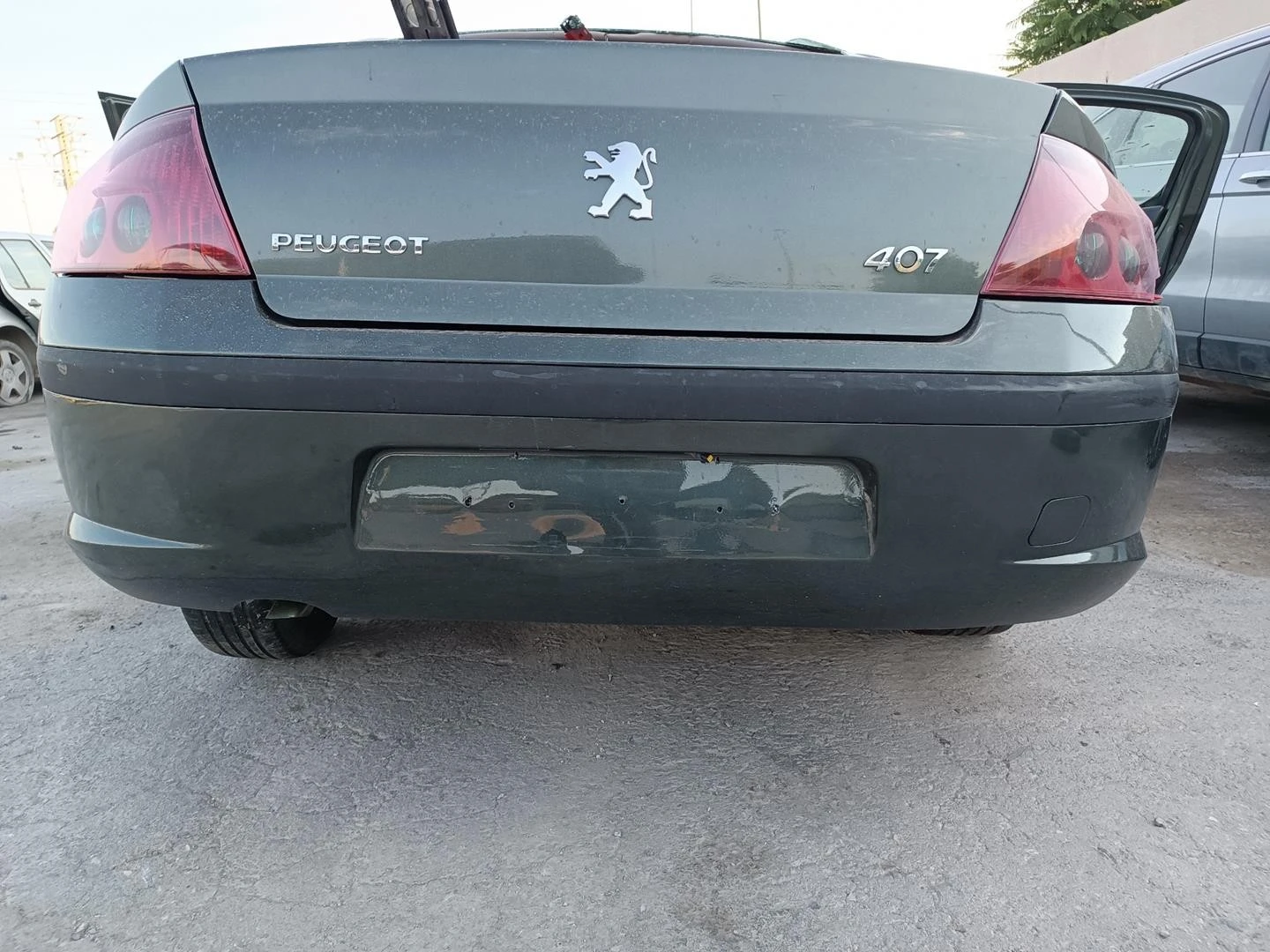 PARA-CHOQUES TRASEIRO PEUGEOT 407