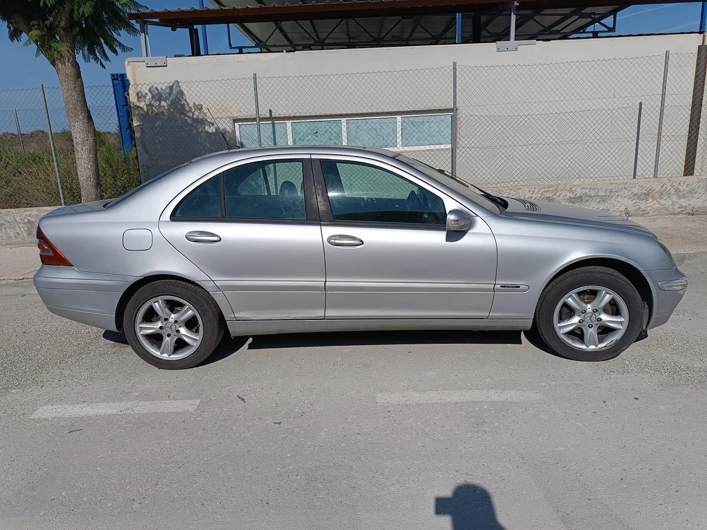 FECHADURA PORTA TRASEIRA DIREITA MERCEDES-BENZ CLASE C