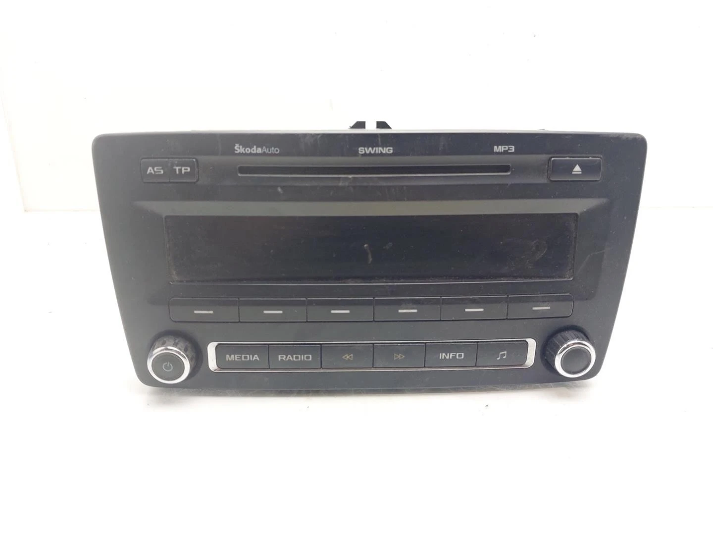 SISTEMA DE ÁUDIO RÁDIO CD SKODA OCTAVIA II COMBI