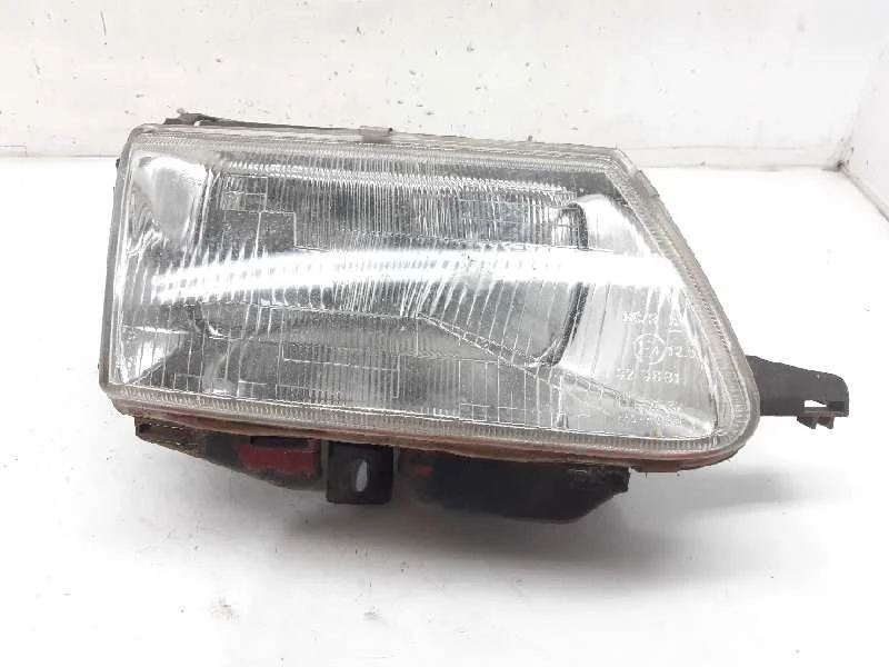 FAROL DIREITO CITROЁN SAXO