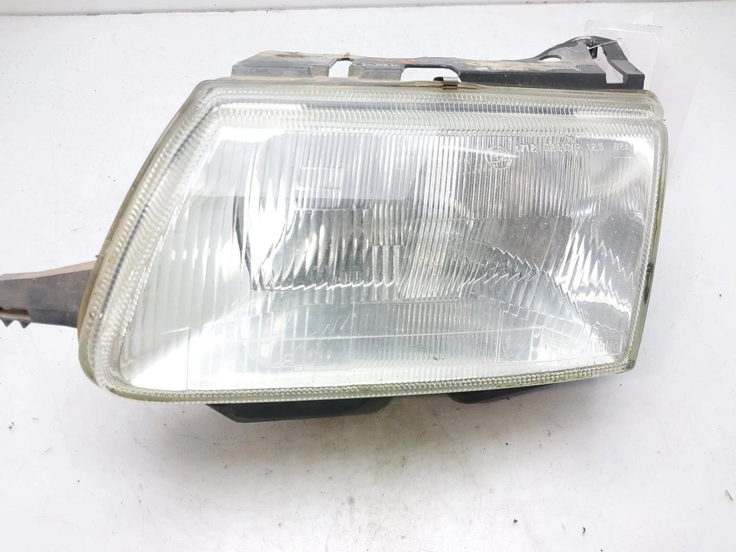 FAROL ESQUERDO CITROЁN SAXO