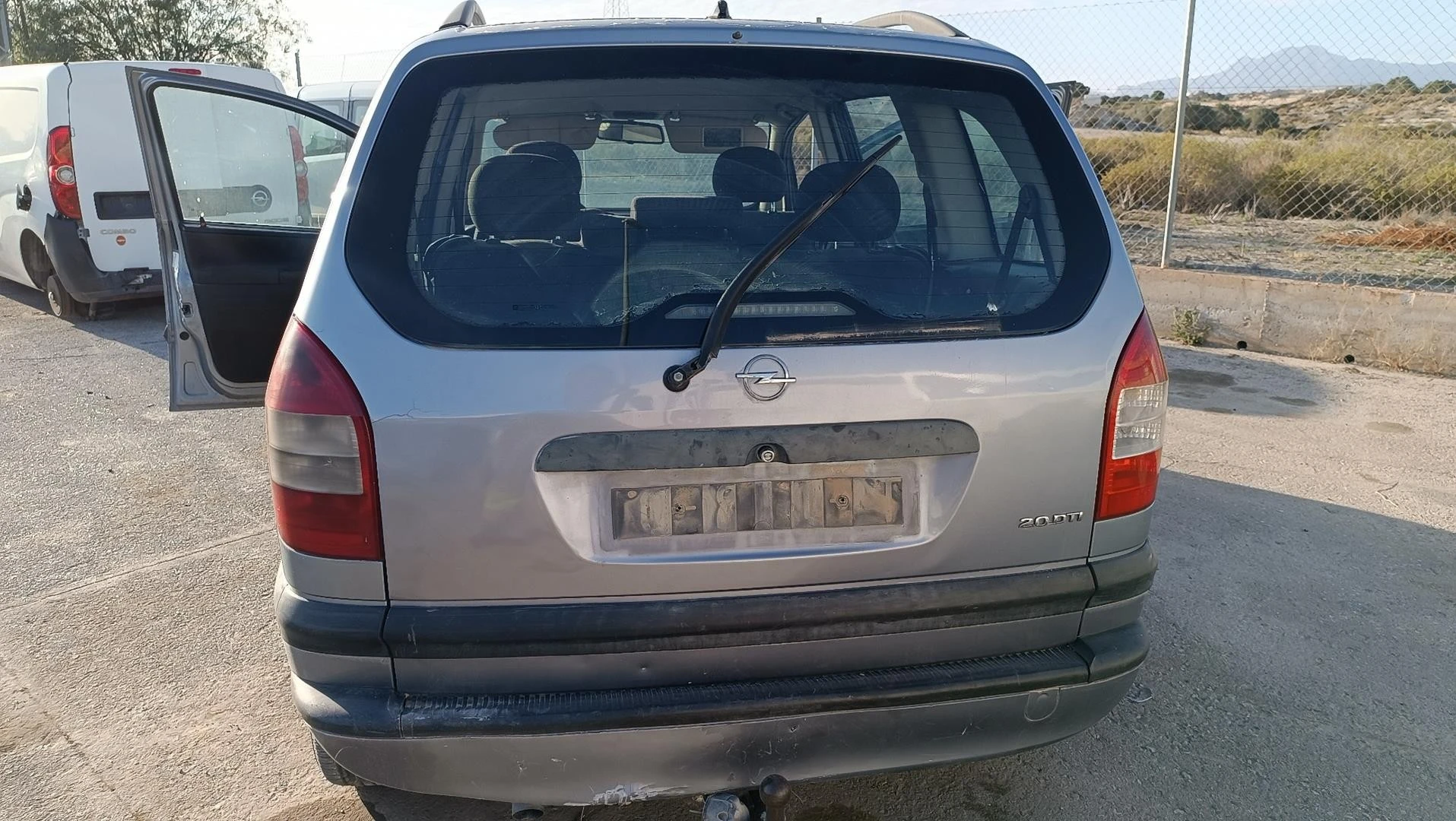 MALA TRASEIRA OPEL ZAFIRA A LIMUSINA