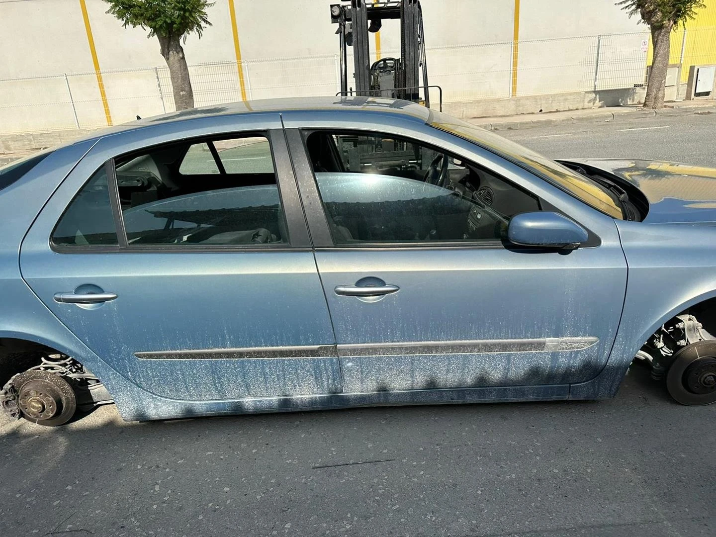 PORTA FRENTE DIREITA RENAULT LAGUNA II