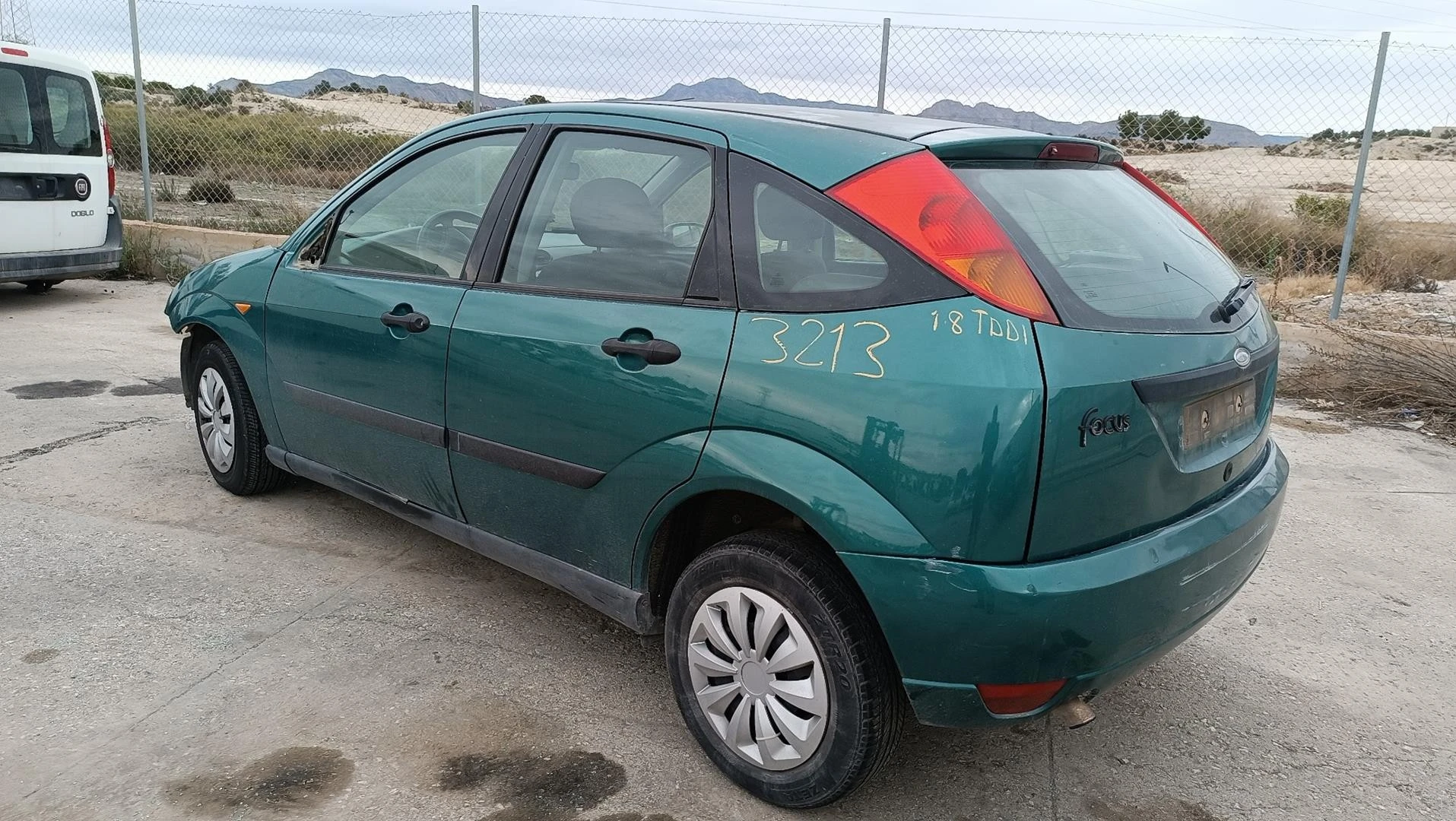 CHARRIOT TRASEIRO FORD FOCUS SEDÁN