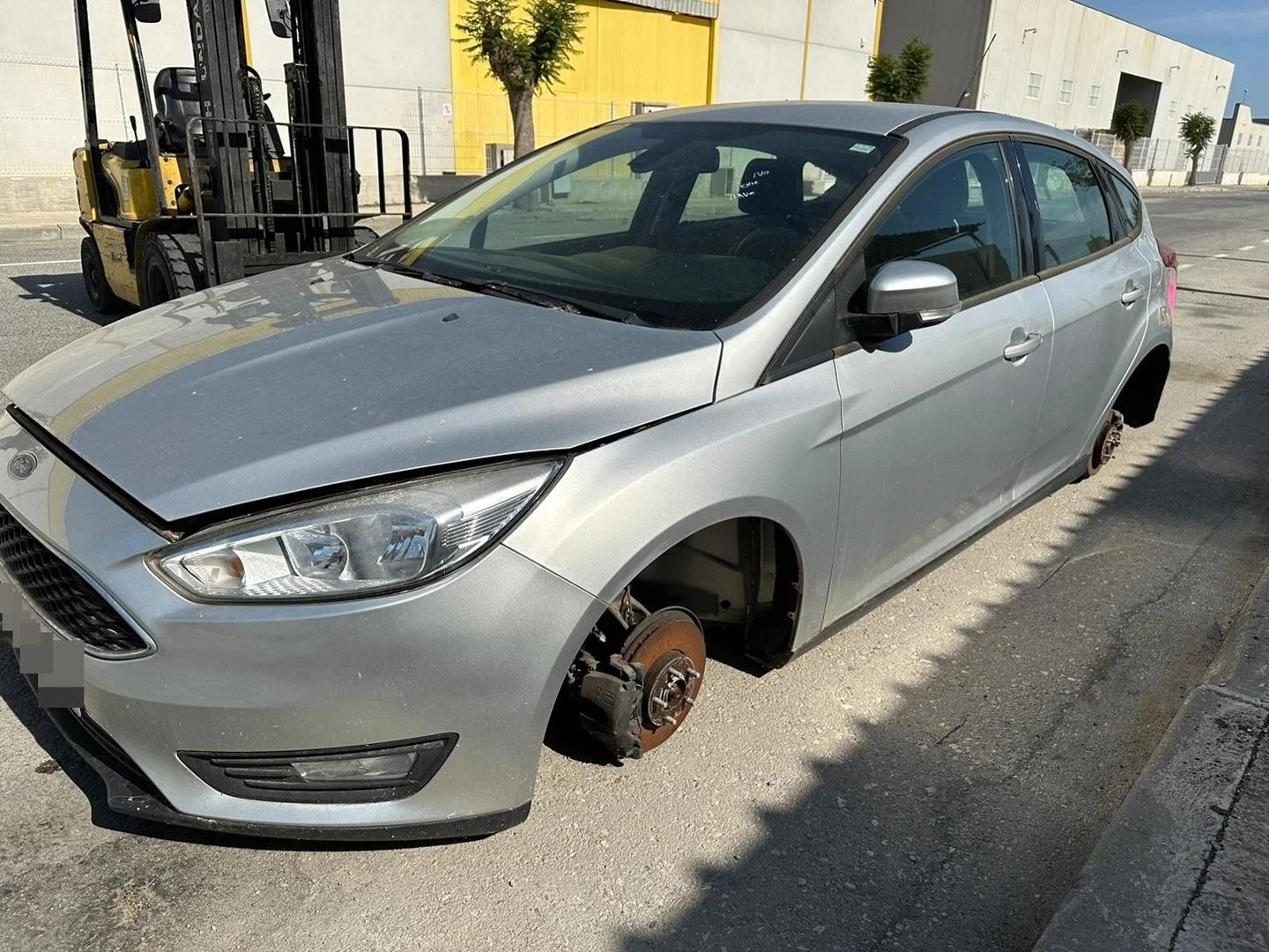 GUARDA-LAMAS FRENTE ESQUERDO FORD FOCUS III