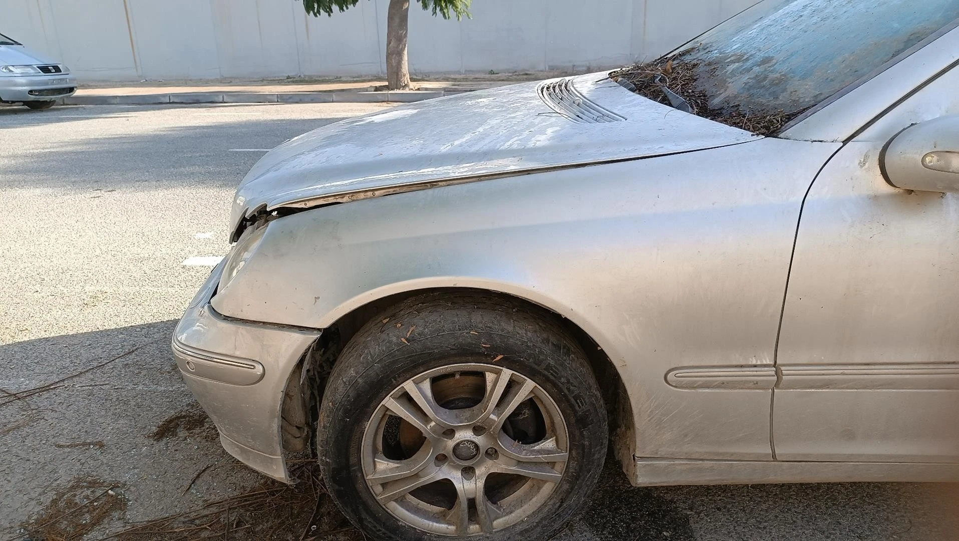 GUARDA-LAMAS FRENTE ESQUERDO MERCEDES-BENZ CLASE C