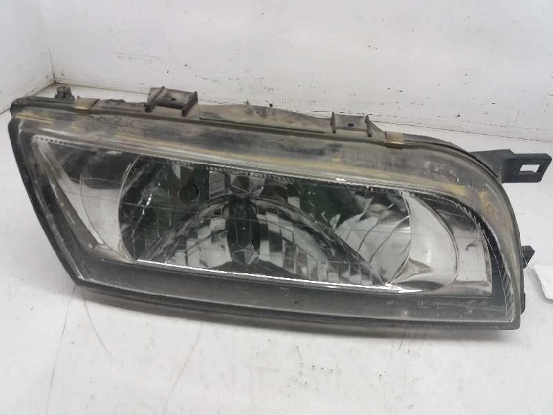 FAROL DIREITO NISSAN ALMERA I