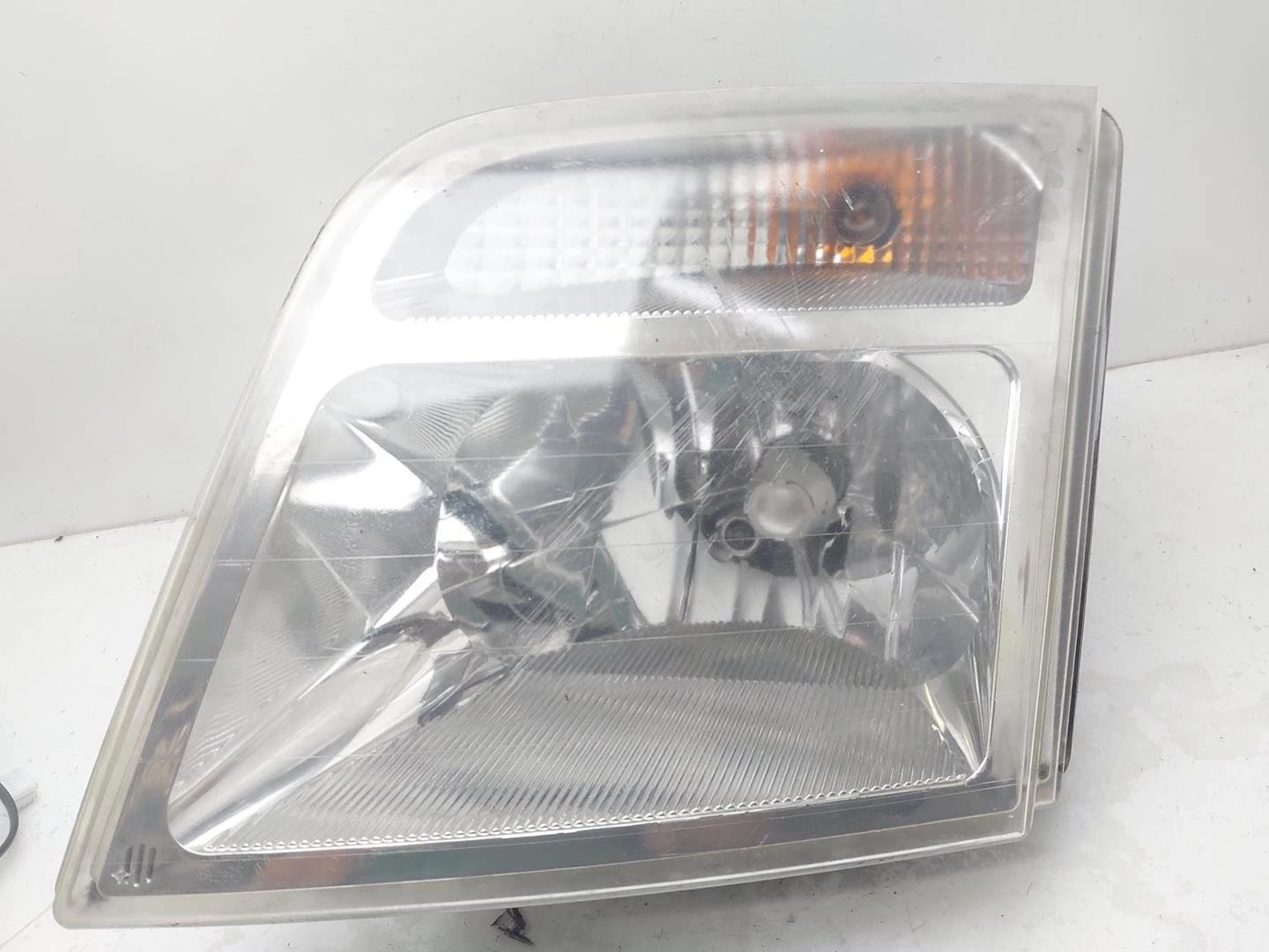 FAROL ESQUERDO FORD TOURNEO CONNECT