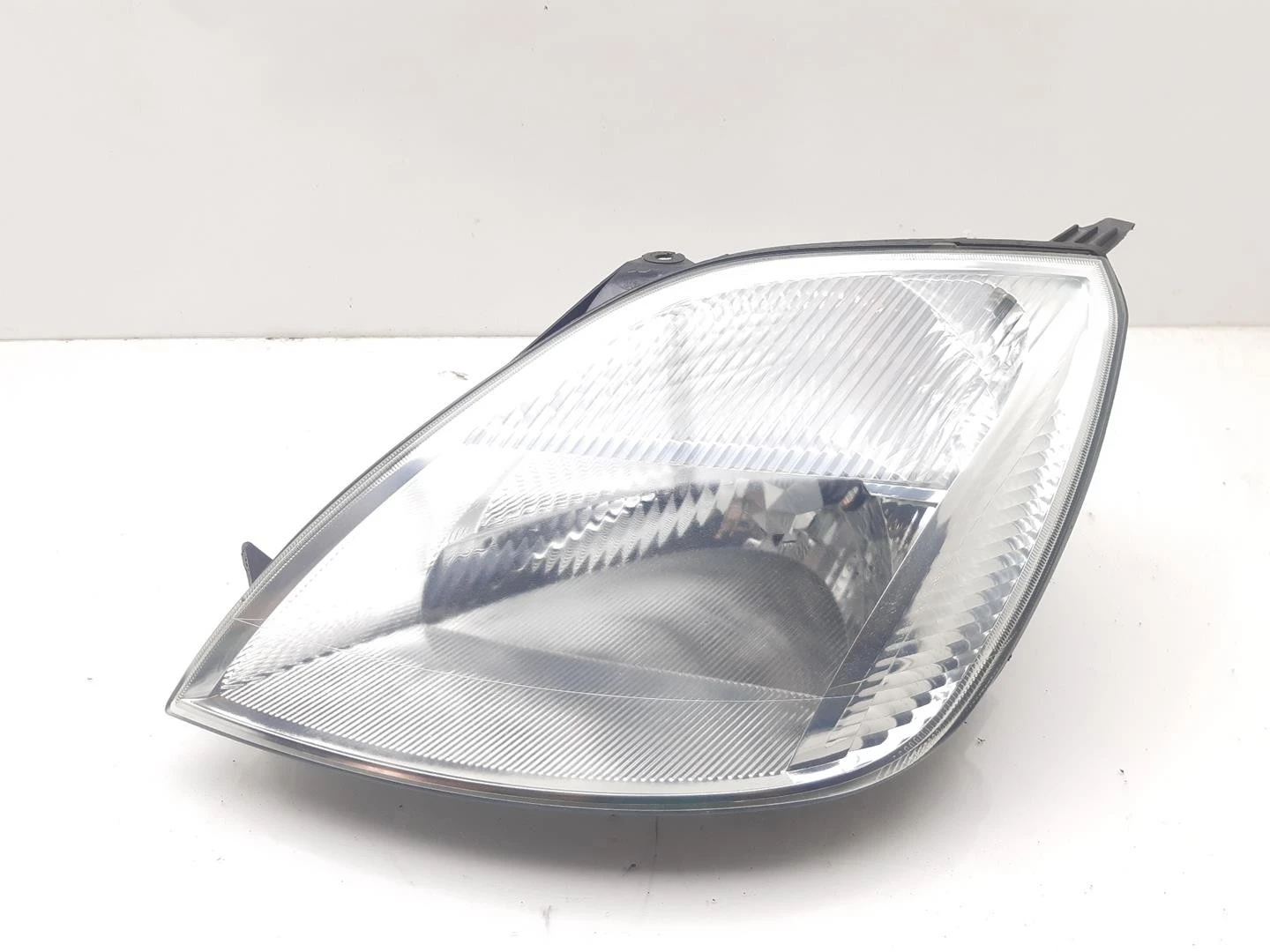 FAROL ESQUERDO FORD FIESTA V