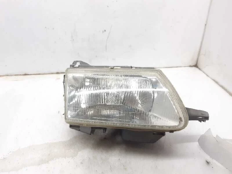 FAROL DIREITO CITROЁN SAXO