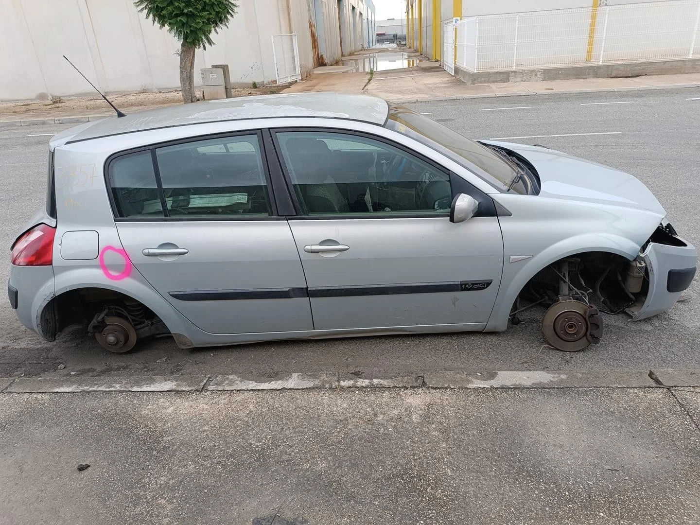 GUARDA-LAMAS FRENTE DIREITO RENAULT MEGANE II