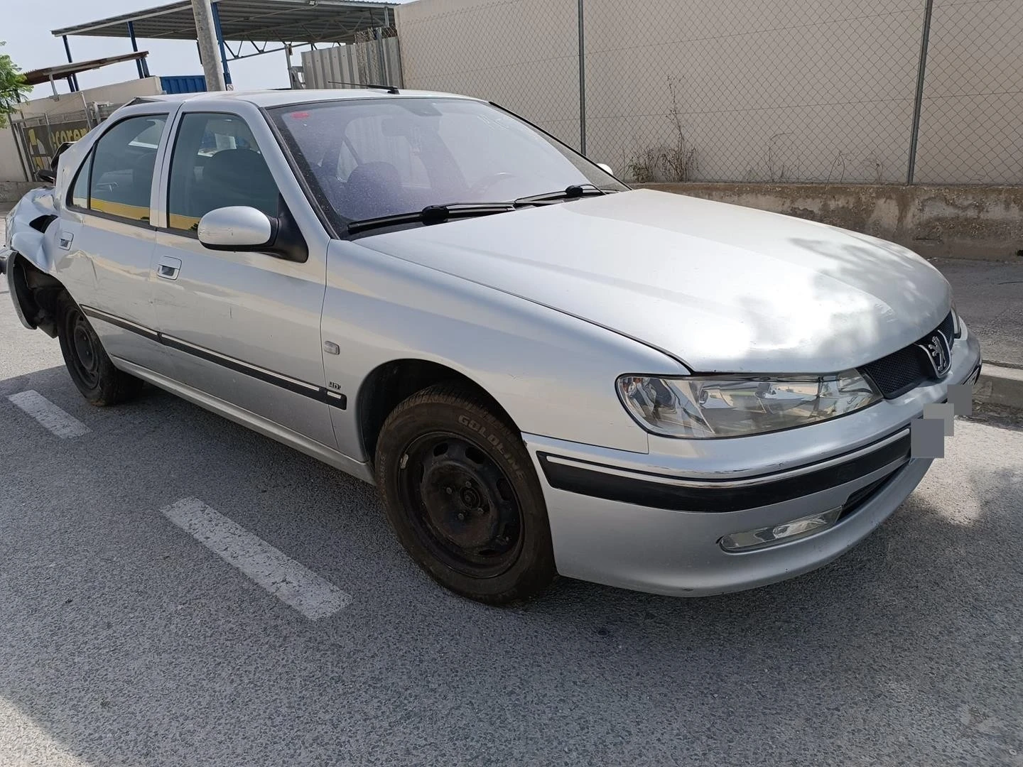 GUARDA-LAMAS FRENTE DIREITO PEUGEOT 406