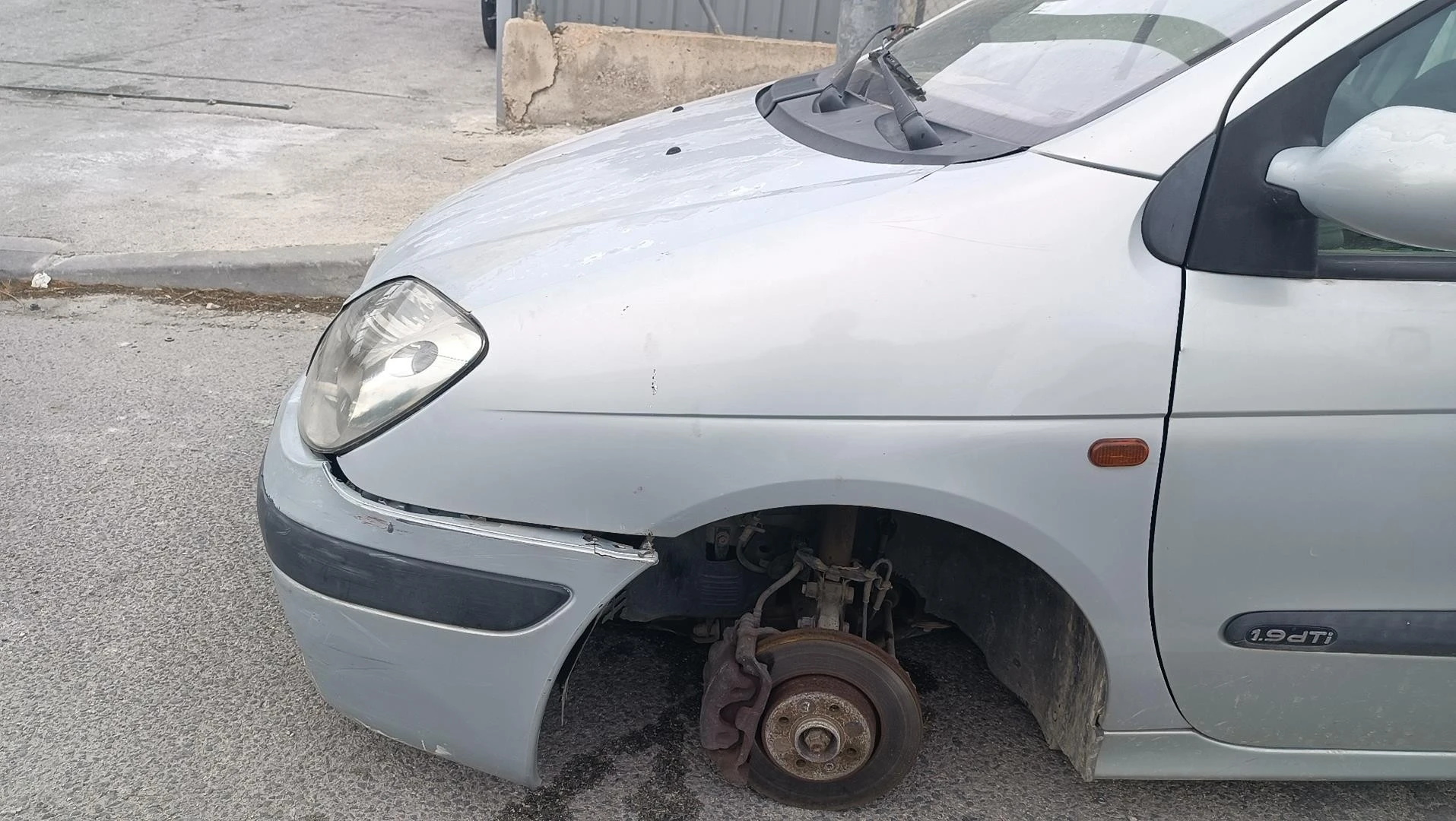 GUARDA-LAMAS FRENTE ESQUERDO RENAULT SCÉNIC I LIMUSINA