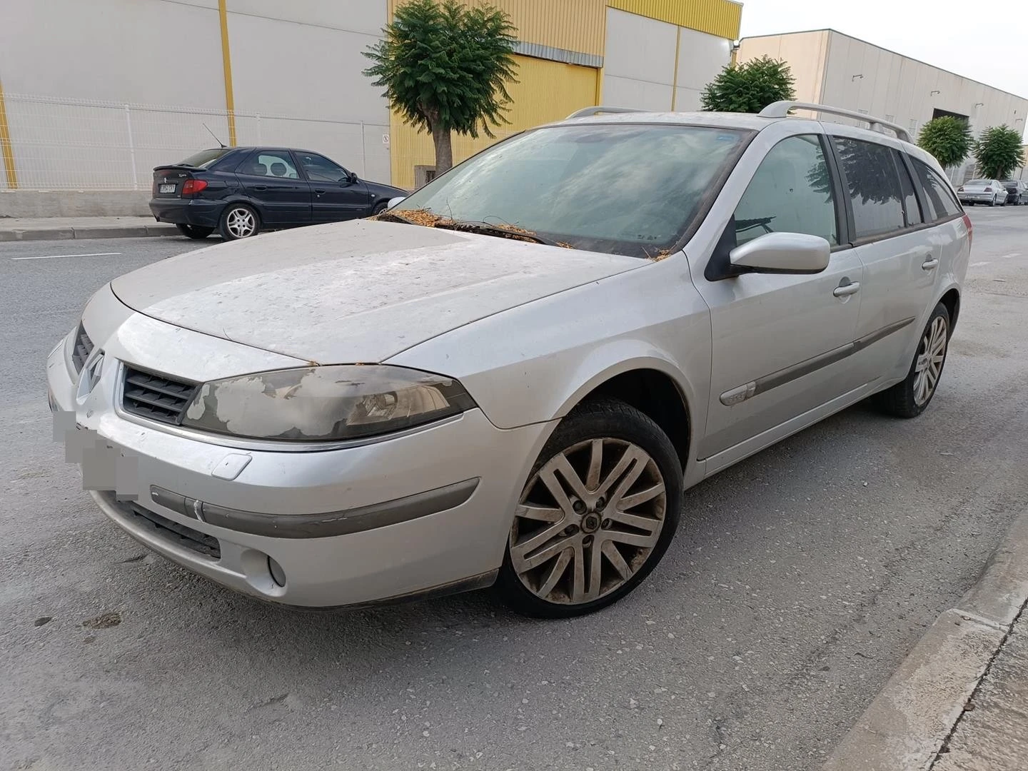 GUARDA-LAMAS FRENTE ESQUERDO RENAULT LAGUNA II