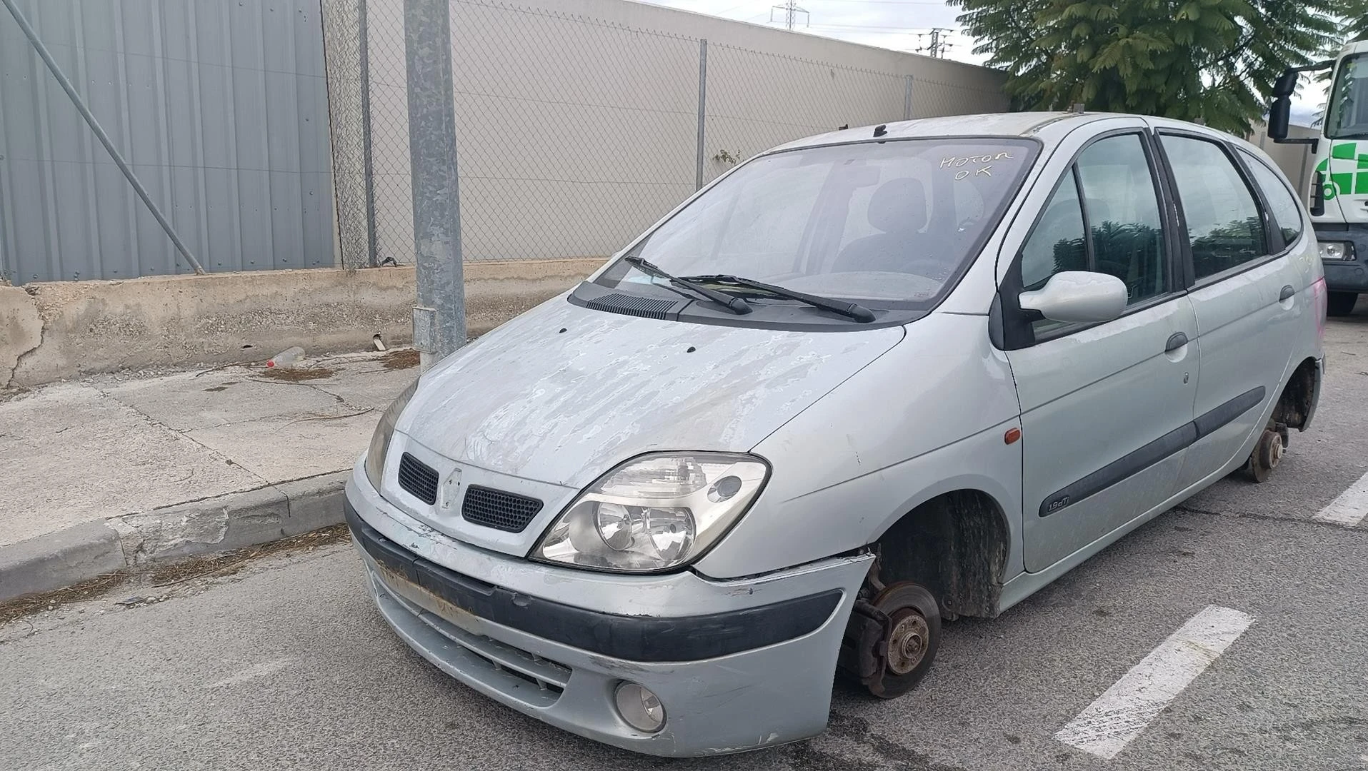 FAROL DE NEVOEIRO ESQUERDO RENAULT SCÉNIC I LIMUSINA