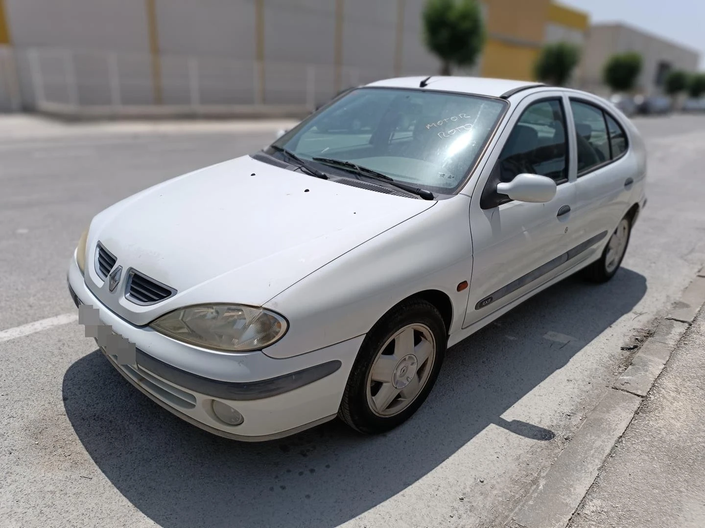 GUARDA-LAMAS FRENTE ESQUERDO RENAULT MEGANE I CLASSIC