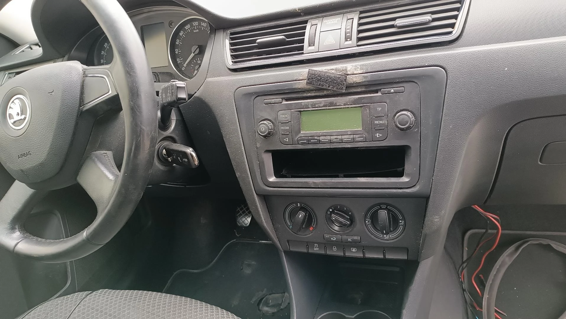 SISTEMA DE ÁUDIO RÁDIO CD SKODA RAPID