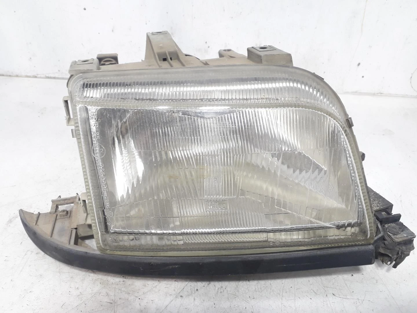 FAROL DIREITO RENAULT CLIO I