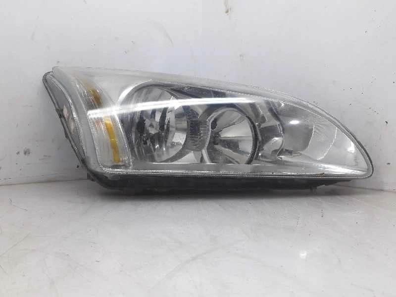 FAROL DIREITO FORD FOCUS II