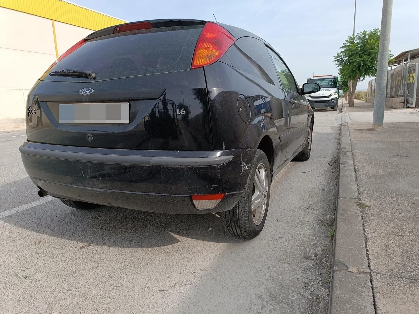 PARA-CHOQUES TRASEIRO FORD FOCUS SEDÁN