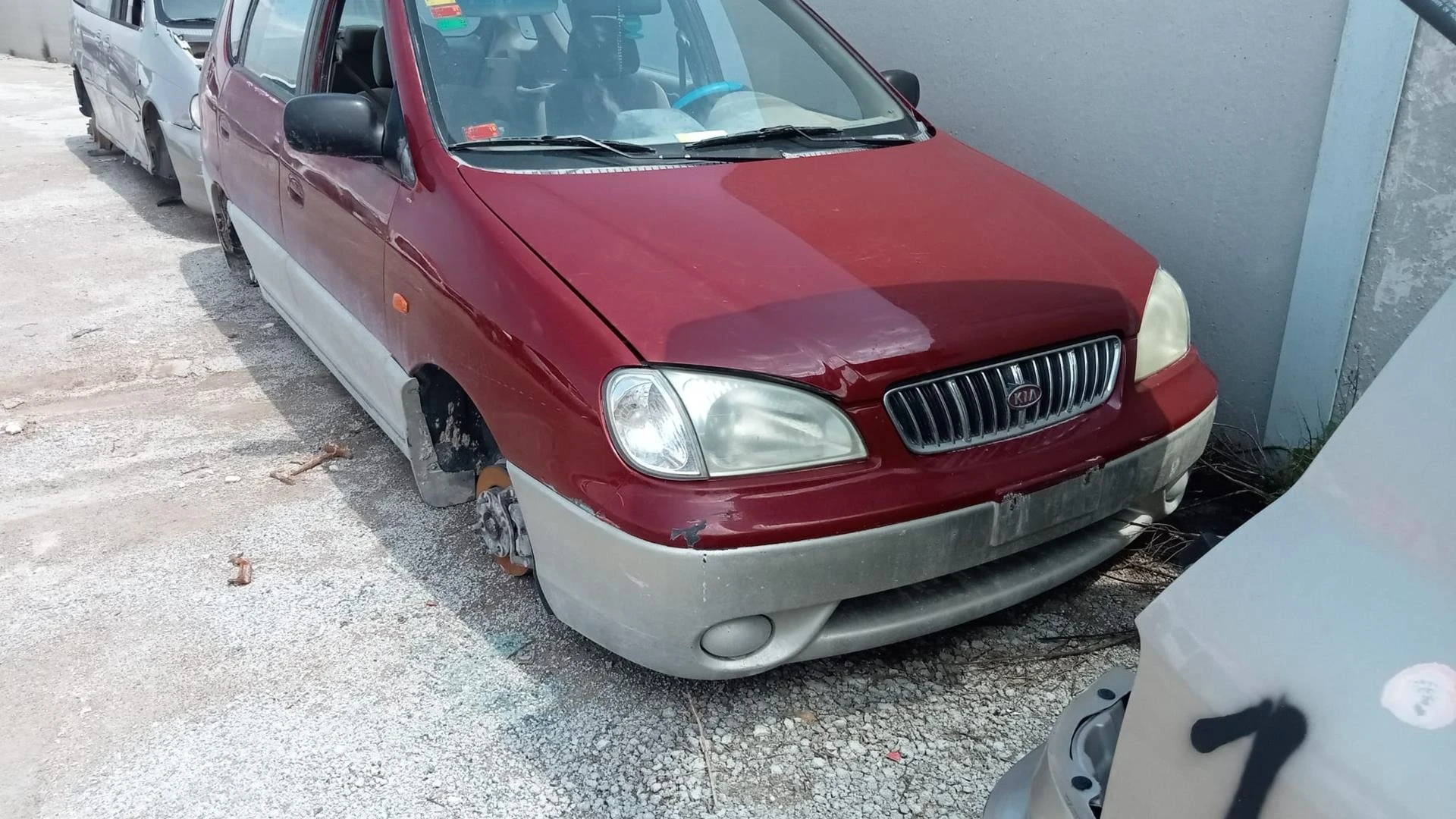 CORPO DE BORBOLETAS KIA CARENS II LIMUSINA