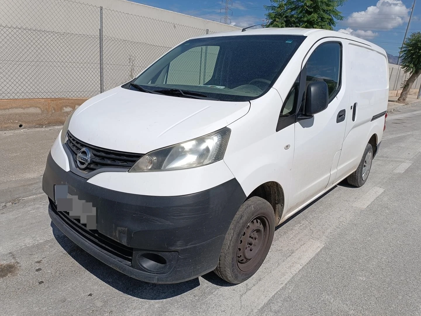 GUARDA-LAMAS FRENTE ESQUERDO NISSAN NV200 EVALIA AUTOBÚS