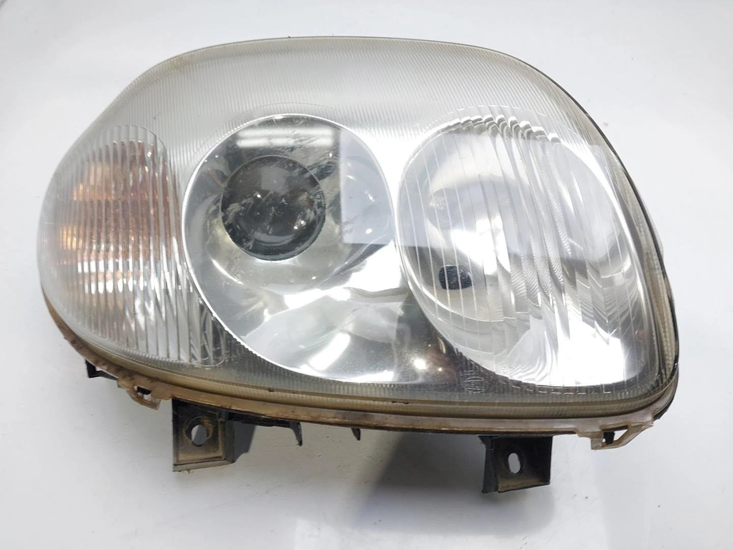 FAROL DIREITO RENAULT CLIO II