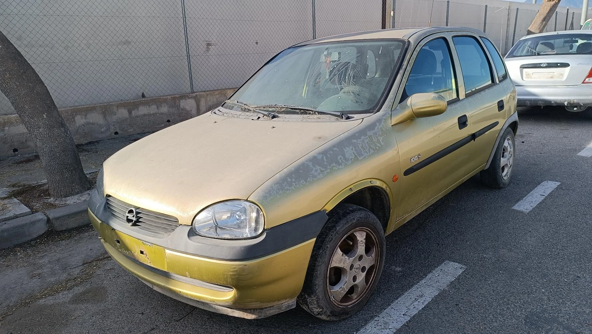 CHAPELEIRA DA MALA OPEL CORSA B