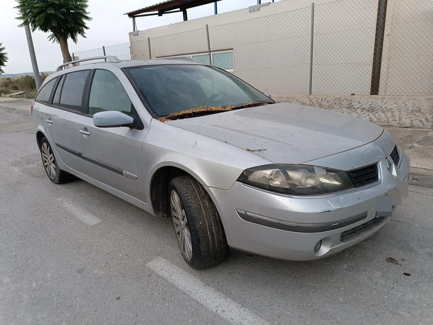 GUARDA-LAMAS FRENTE DIREITO RENAULT LAGUNA II