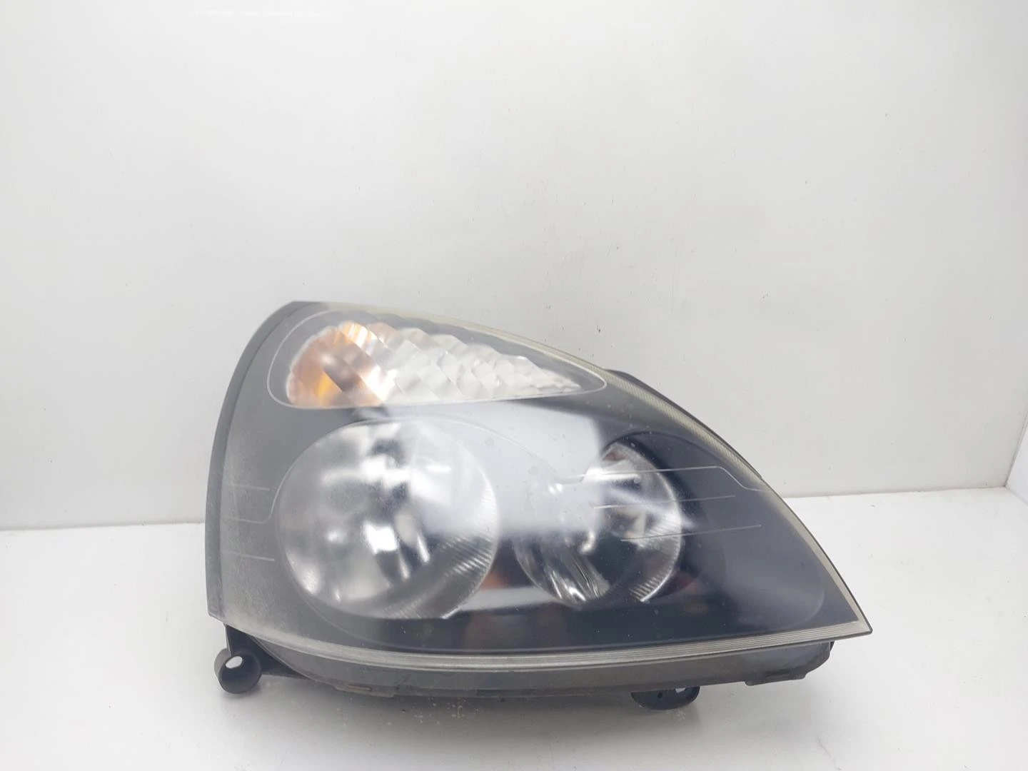 FAROL DIREITO RENAULT CLIO II