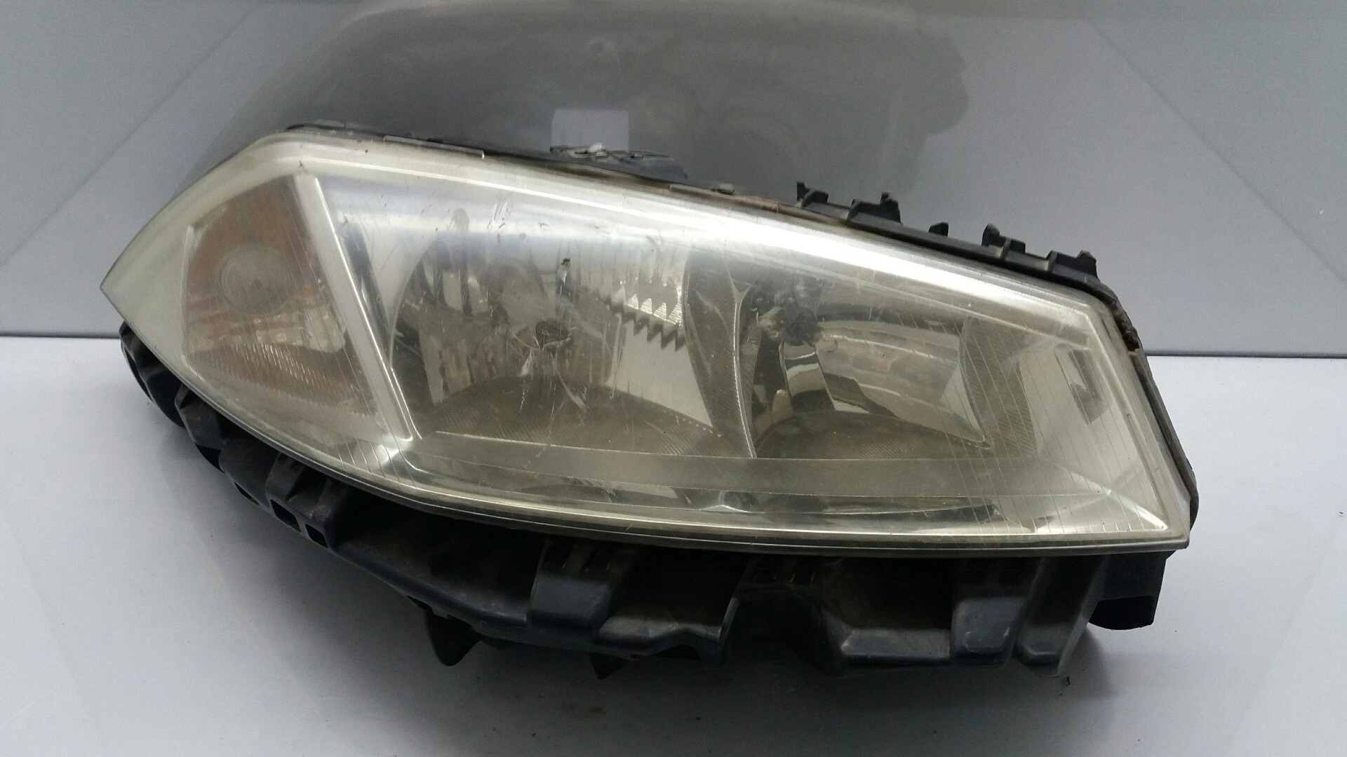 FAROL DIREITO RENAULT MEGANE II