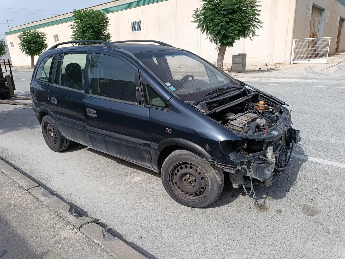 GUARDA-LAMAS FRENTE DIREITO OPEL ZAFIRA A LIMUSINA