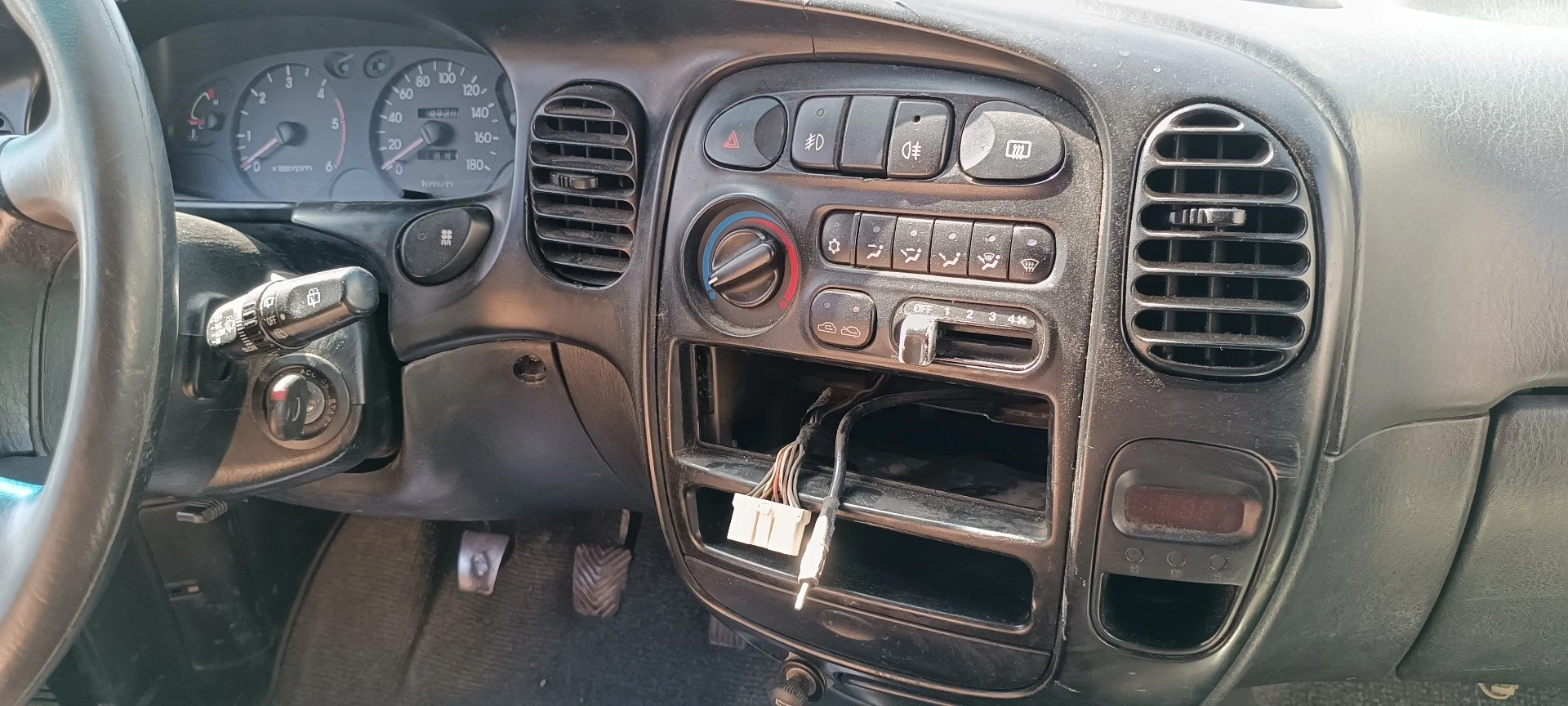 SISTEMA DE ÁUDIO RÁDIO CD HYUNDAI H-1 STAREX LIMUSINA