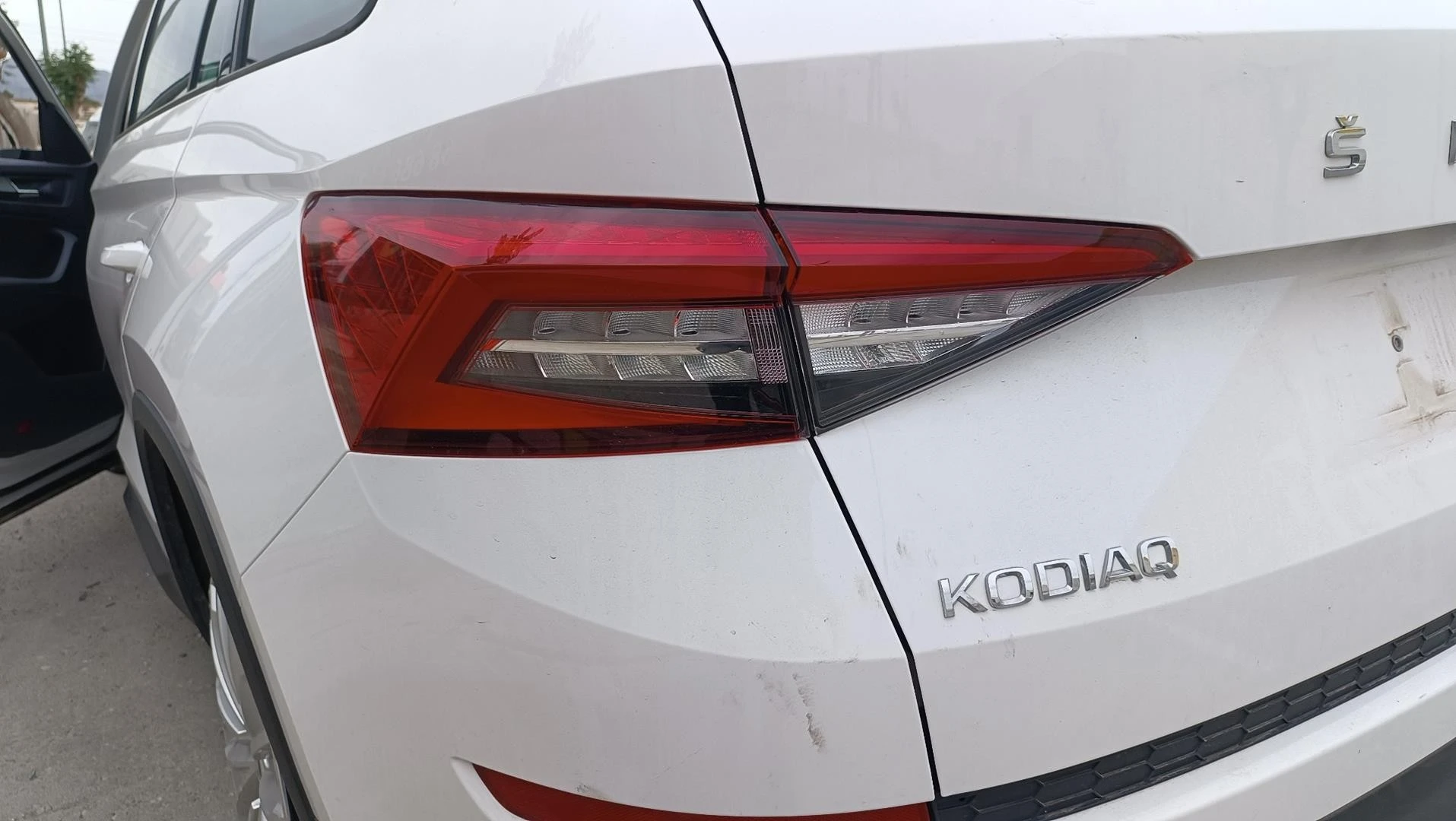 FAROLIM TRASEIRO DIREITO SKODA KODIAQ