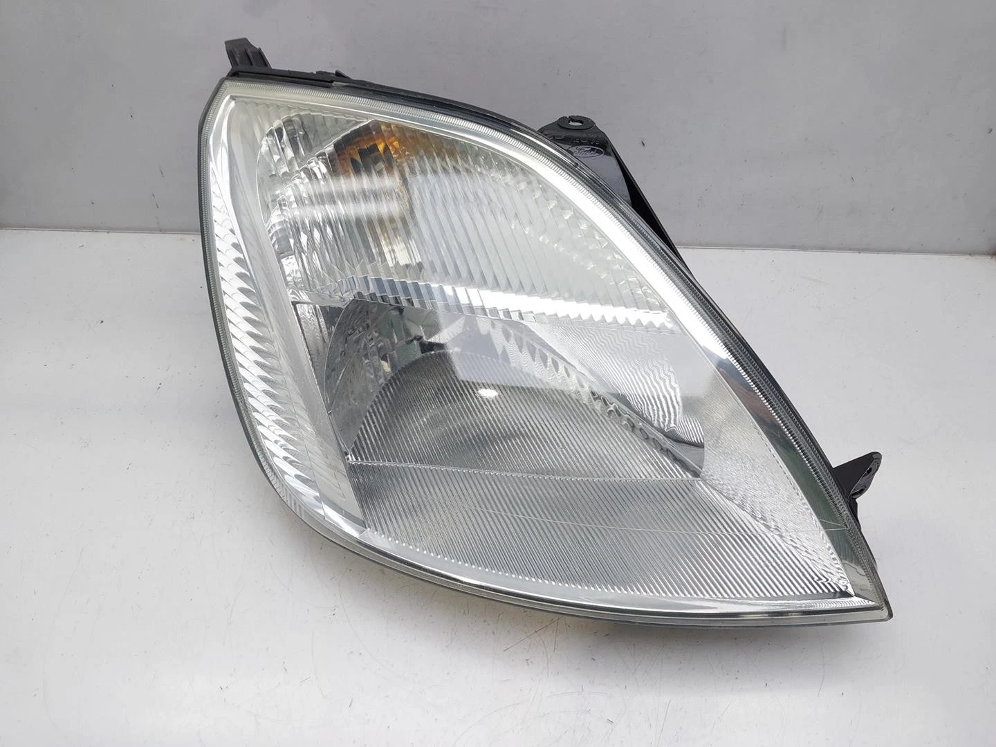 FAROL DIREITO FORD FIESTA V