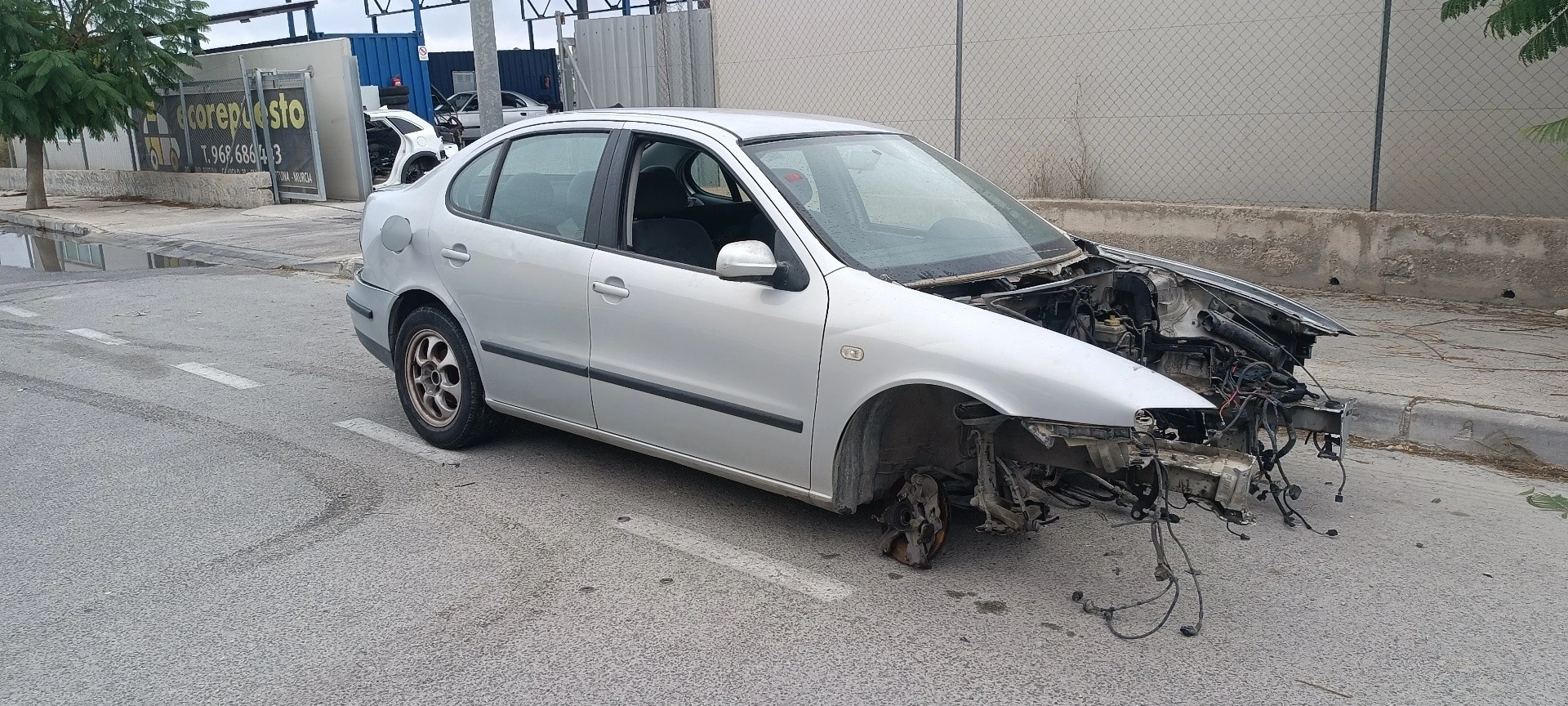 GUARDA-LAMAS FRENTE ESQUERDO SEAT TOLEDO II