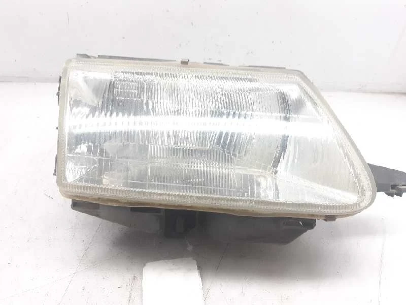 FAROL DIREITO CITROЁN SAXO