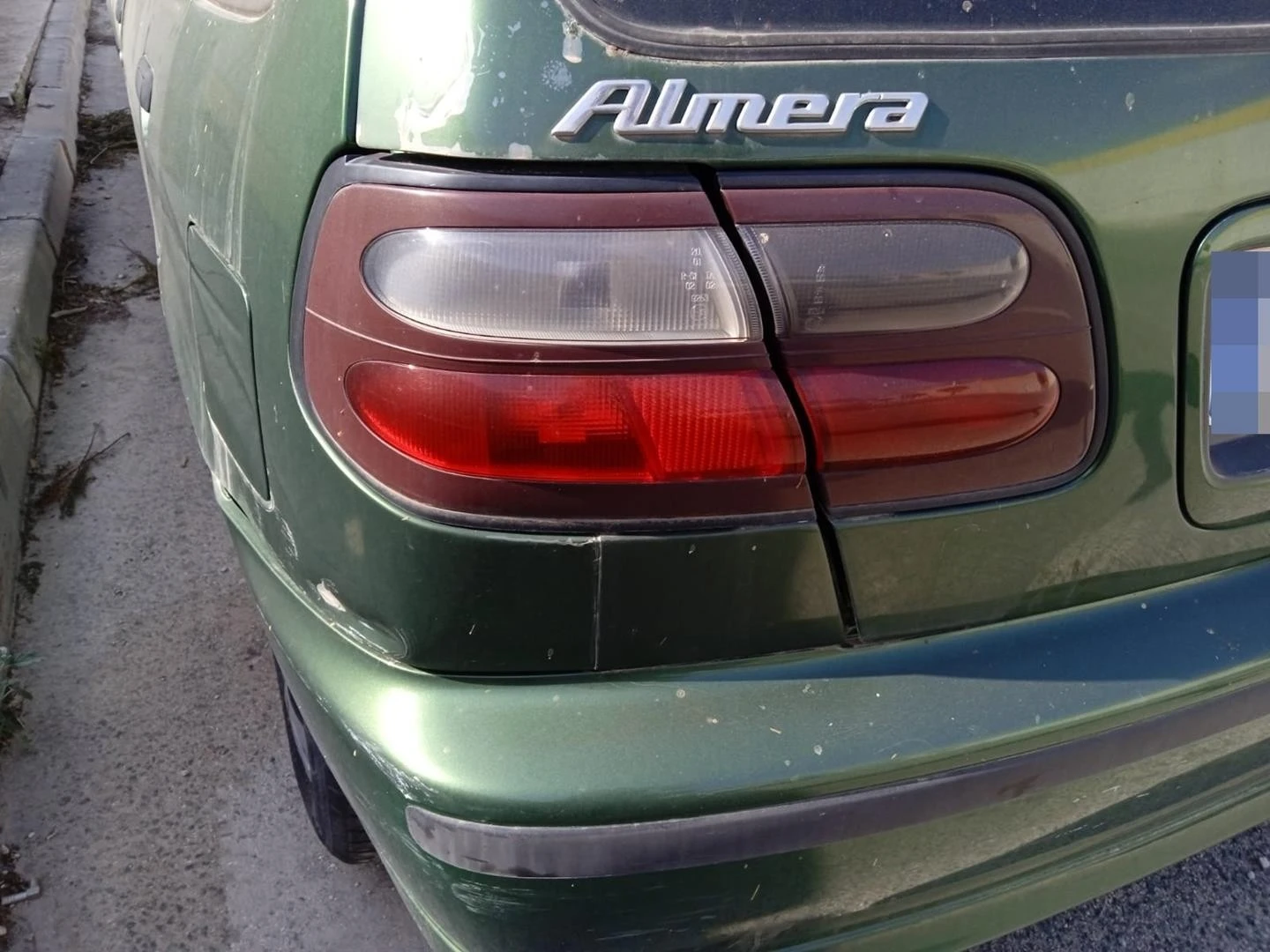 FECHADURA DE PORTA MALA NISSAN ALMERA I