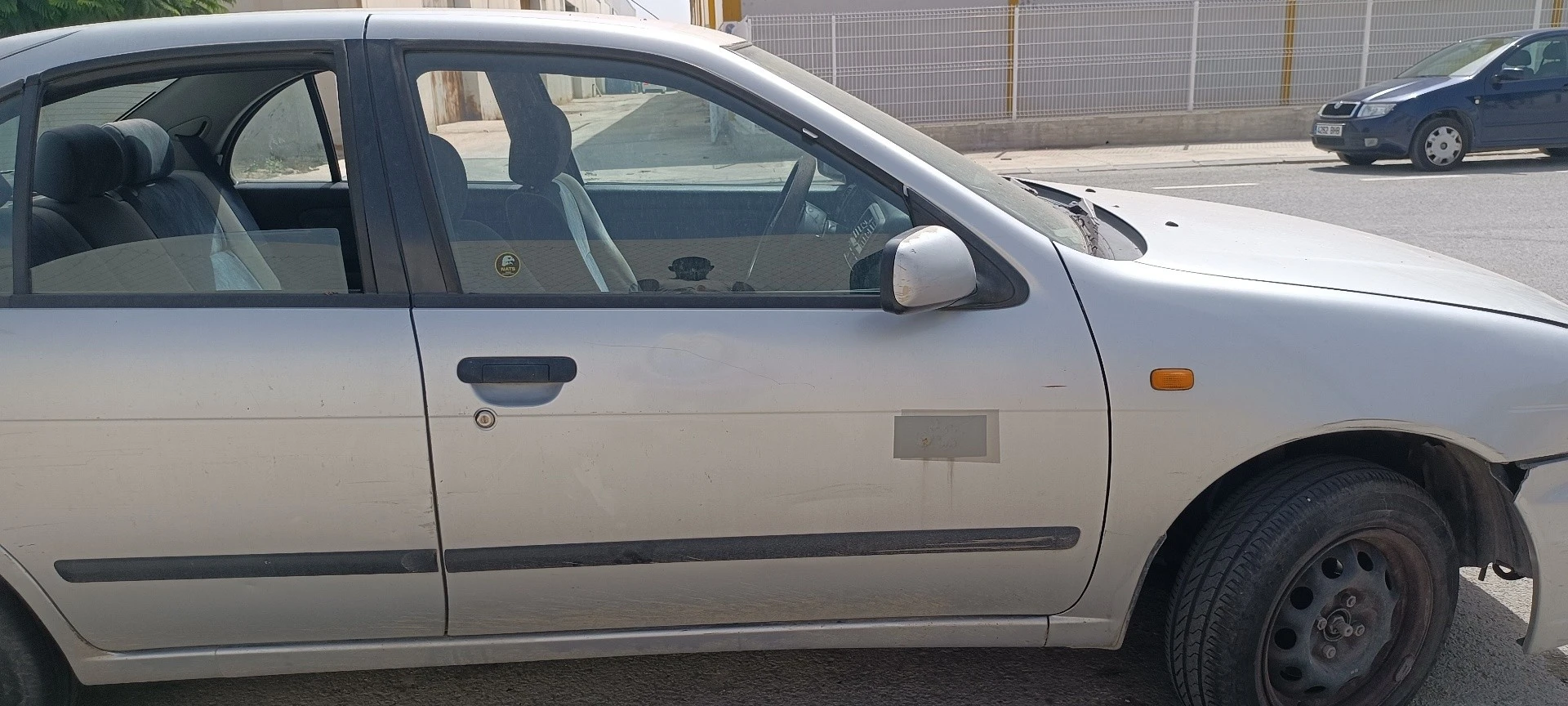 PORTA FRENTE DIREITA NISSAN ALMERA I