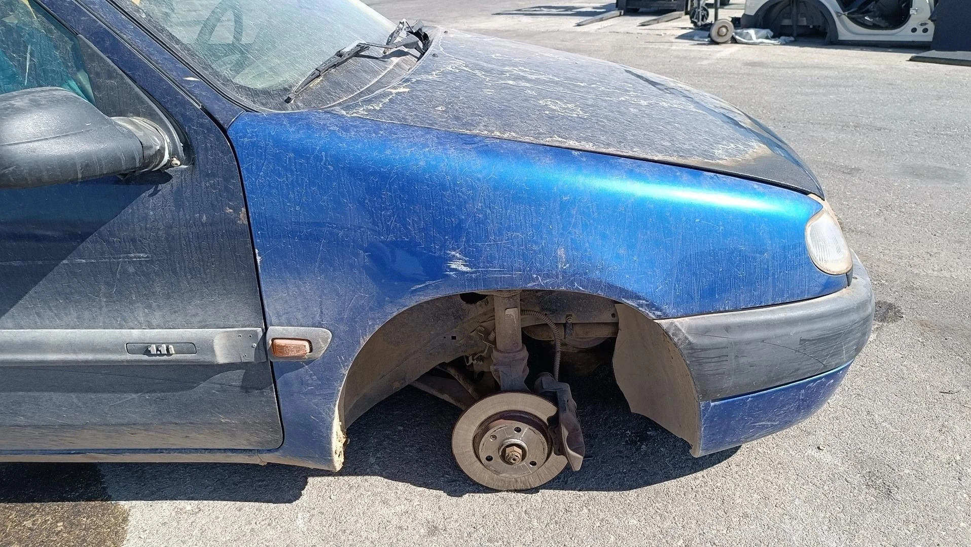 GUARDA-LAMAS FRENTE DIREITO CITROЁN SAXO