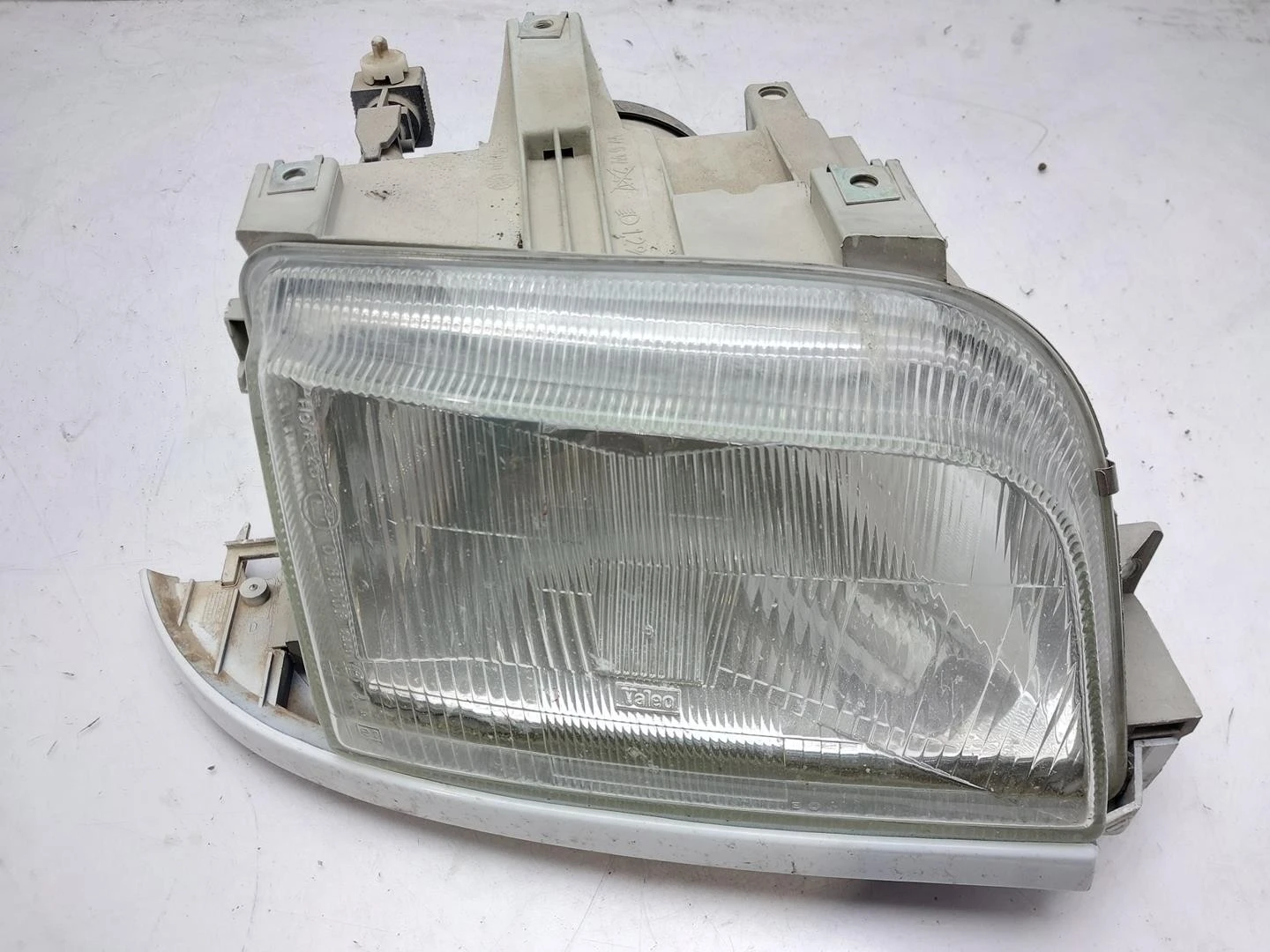 FAROL DIREITO RENAULT CLIO I